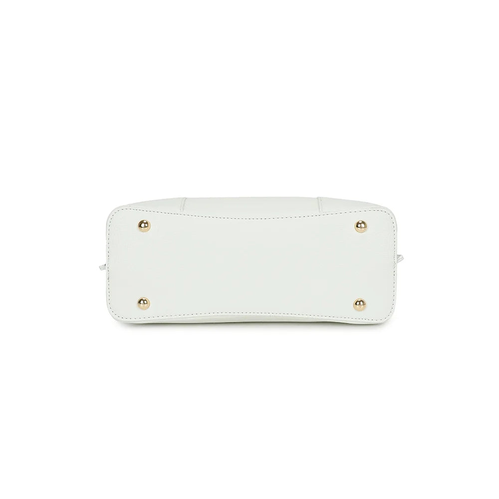 Dessous du sac Abyss blanc, base plate protégée par des pieds métalliques dorés – réf. DQ-8699
