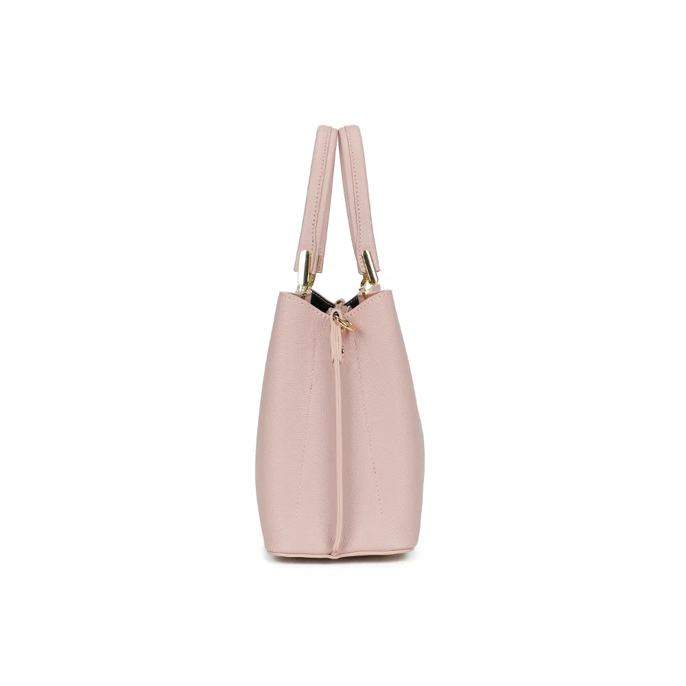Profil du sac Abyss rose : 11 cm de profondeur et anneau doré pour la bandoulière amovible – réf. DQ-8699