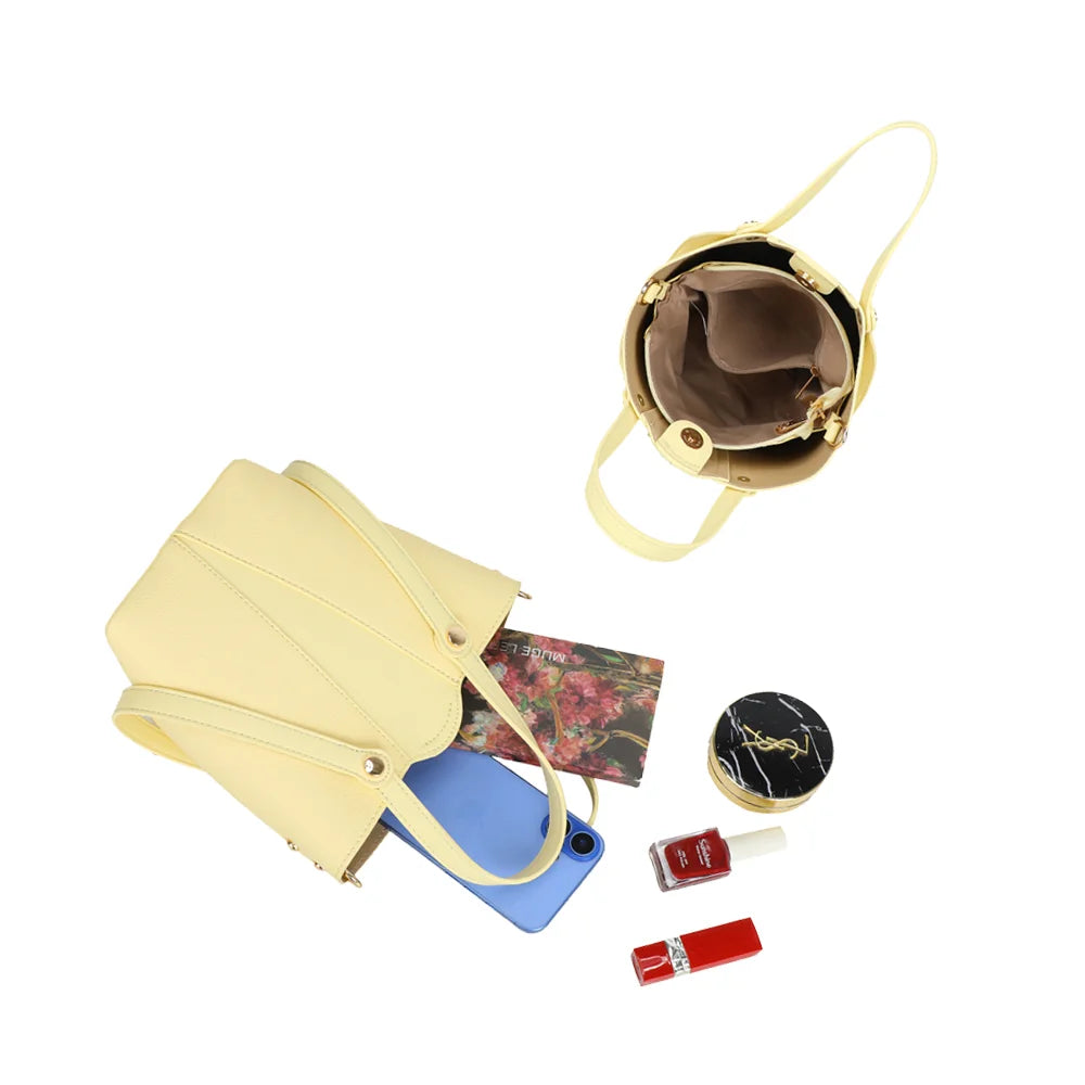 Intérieur du Airy Style jaune : compartiment principal et poche zippée pour vos essentiels – réf. Z-83093