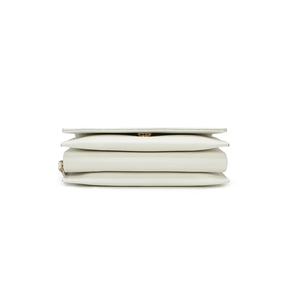 Dessous de la pochette Alessia blanc, synthétique lisse aux finitions soignées – réf. SF-69006-1