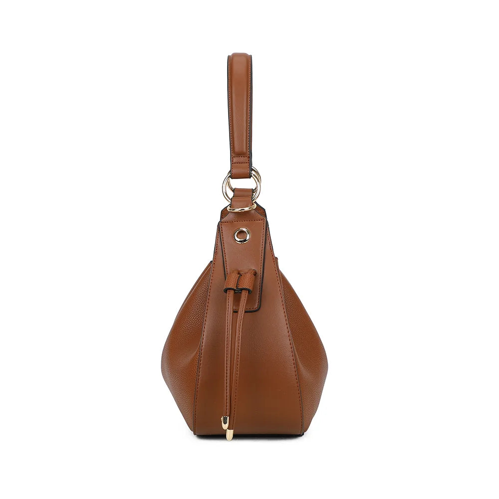 Profil de l’Alma Trousse marron : 13 cm de profondeur et cordon latéral terminé par des embouts dorés – réf. DQ-8717