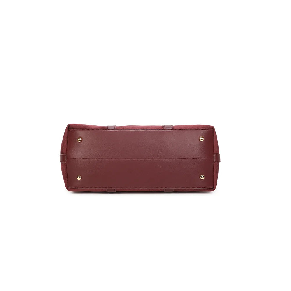 Dessous du sac Althéa bordeaux : base renforcée et pieds de protection pour plus de stabilité – réf. R-2025