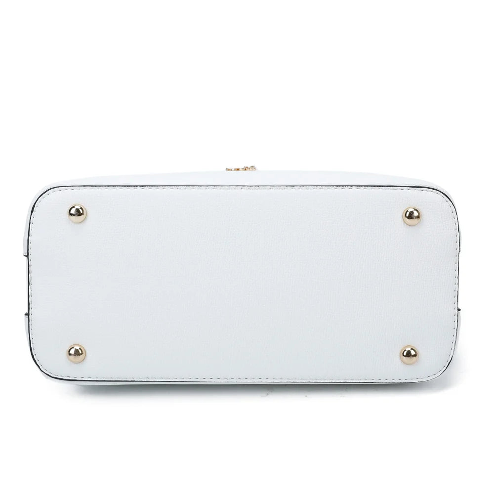 Dessous du sac Amélia blanc, base nette qui garde au sac sa jolie tenue – réf. DQ-8543-1