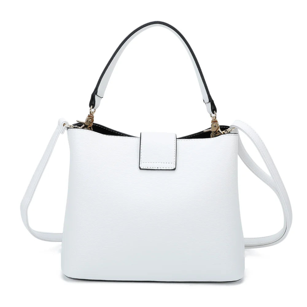 Dos du sac Amélia blanc, surface synthétique à fine texture striée et ligne épurée – réf. DQ-8543-1