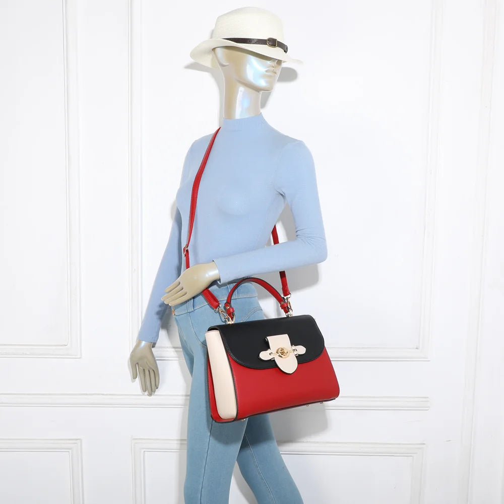 Sac à main femme Améline noir porté, avec sa bandoulière amovible et réglable – réf. DQ-8720