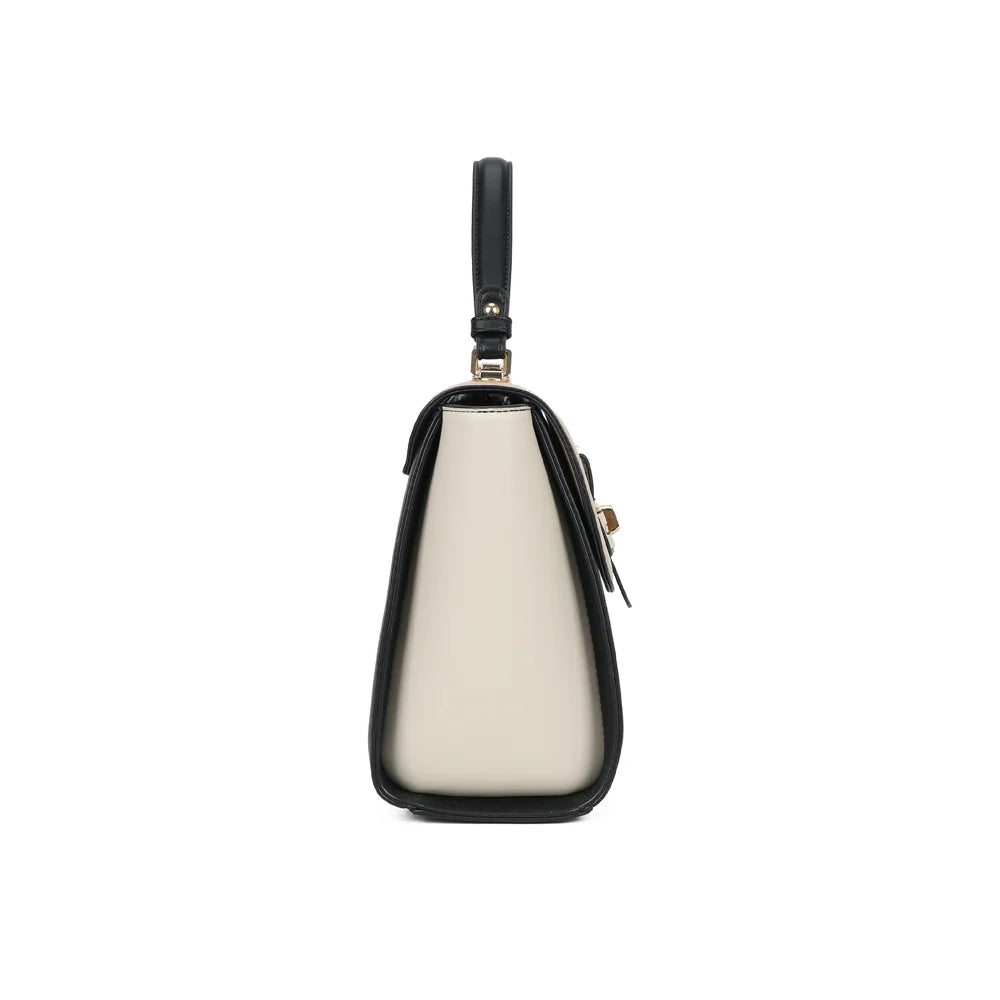 Profil du sac Améline taupe montrant le soufflet latéral crème et la poignée – réf. DQ-8720