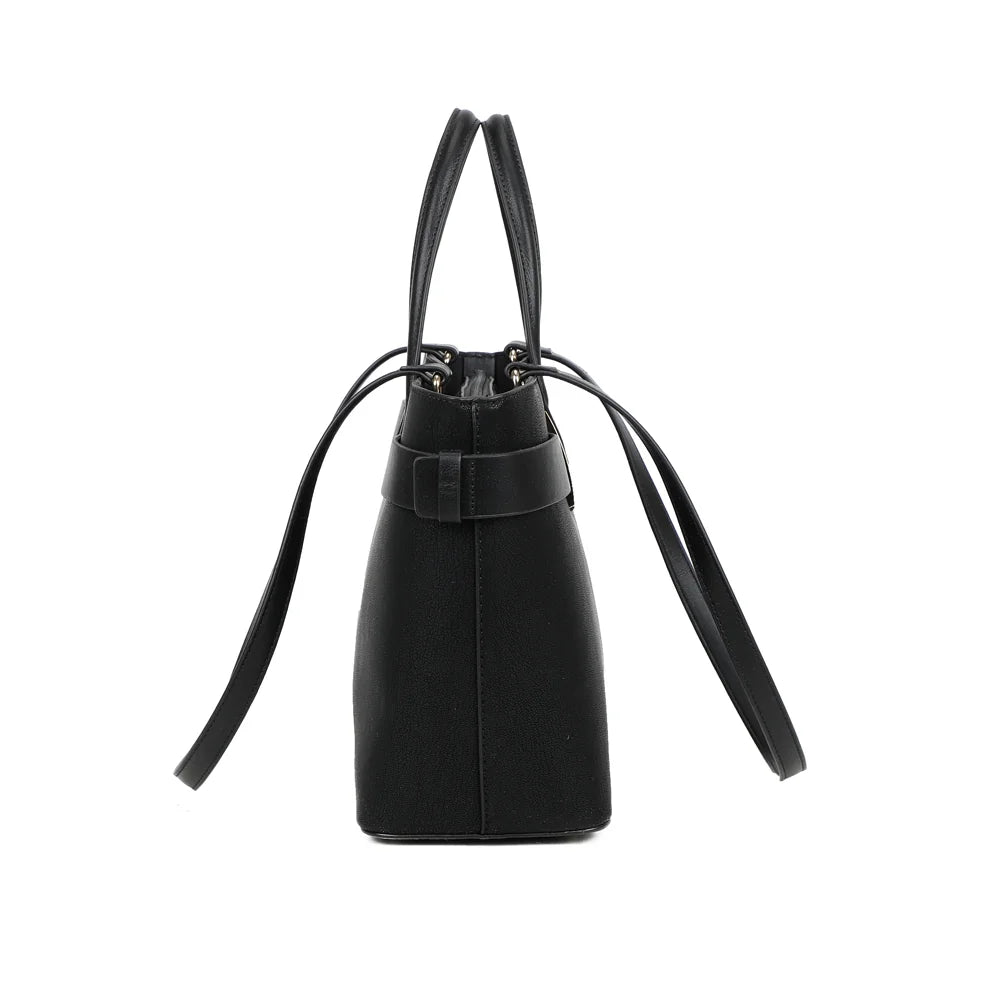 Profil du sac Aria noir : 13 cm de profondeur et patte de ceinture sur le côté – réf. DQ-8714