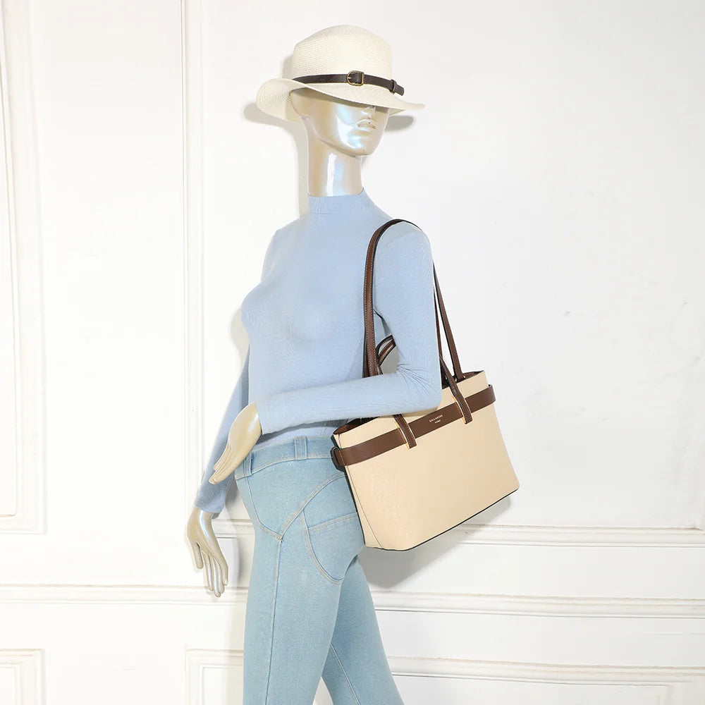 Sac à main femme Aria taupe/coffee porté à l’épaule grâce à ses longues anses de 32 cm – réf. DQ-8714