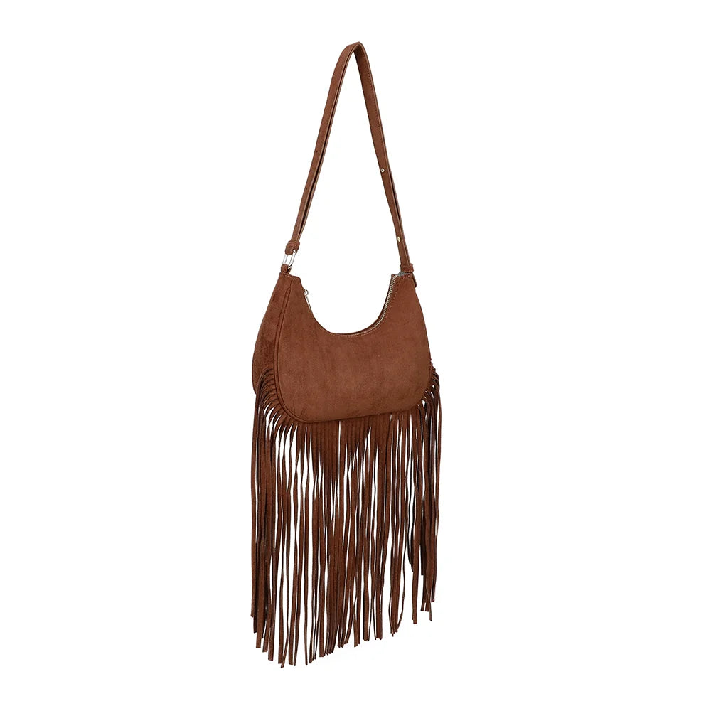 Arizona Suédine marron de trois quarts : silhouette arrondie et longues franges fluides en mouvement