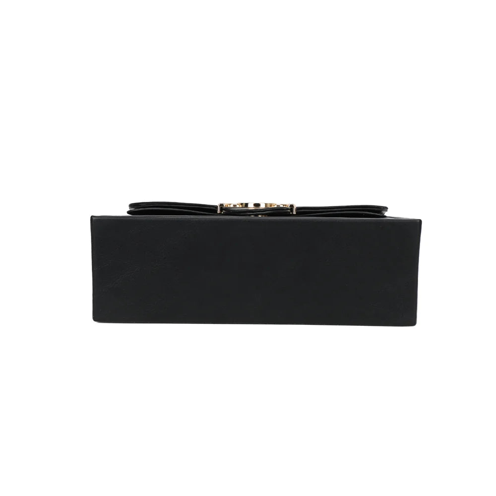 Dessous du sac Artemisia noir, base structurée munie de pieds de protection métalliques – réf. YL-26013