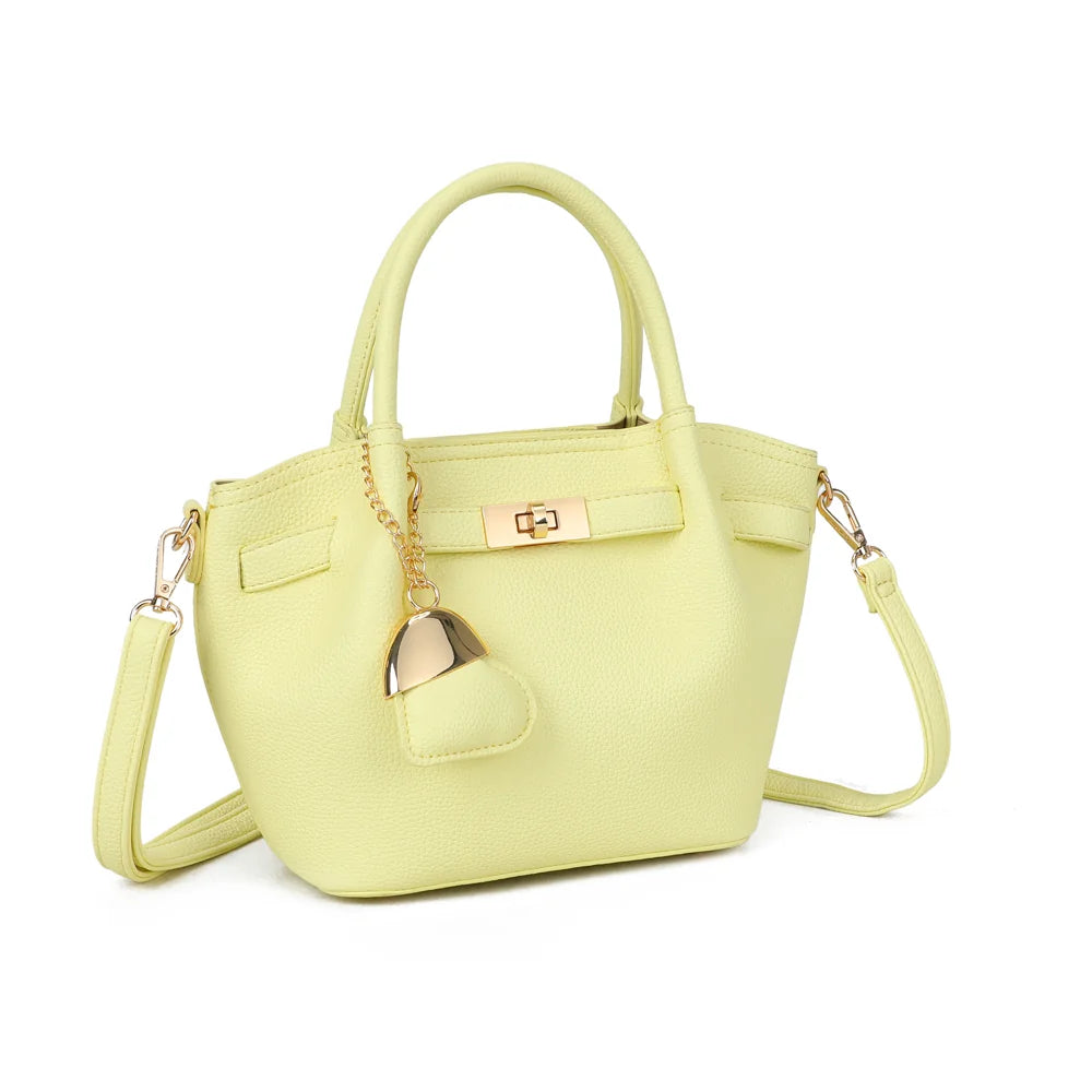 Blossom jaune vu de trois quarts : silhouette compacte évasée et patte façon ceinture à fermoir doré – réf. A-9149