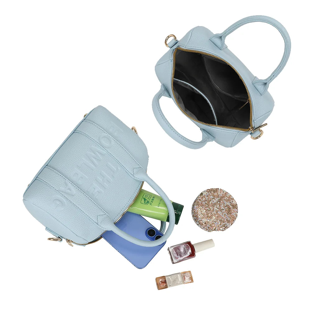 Intérieur du Bowlbag mini bleu pastel : doublure synthétique, poche plaquée et essentiels du quotidien – réf. R-1995