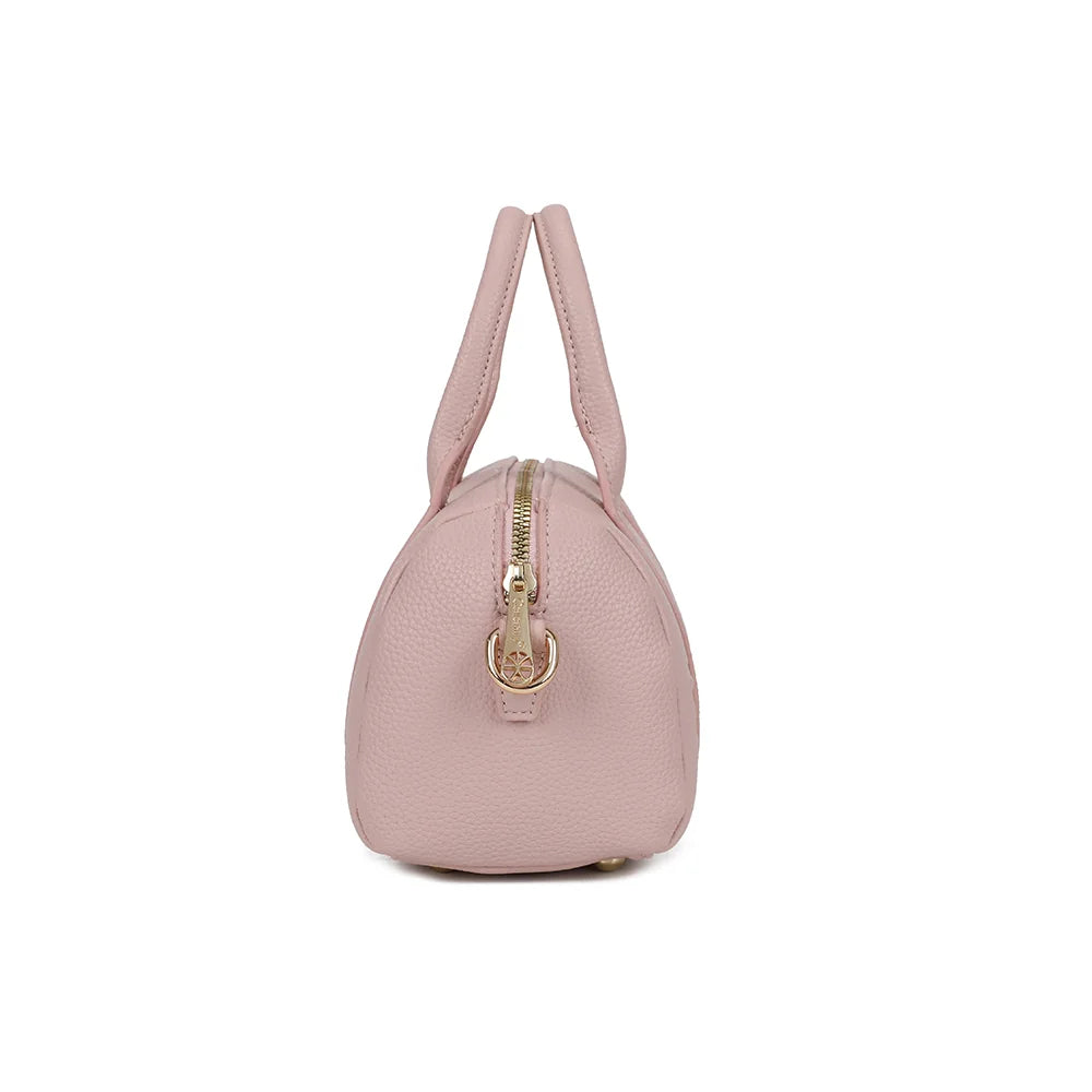 Profil du Bowlbag mini rose : forme tonneau compacte et anneau doré pour la bandoulière – réf. R-1995