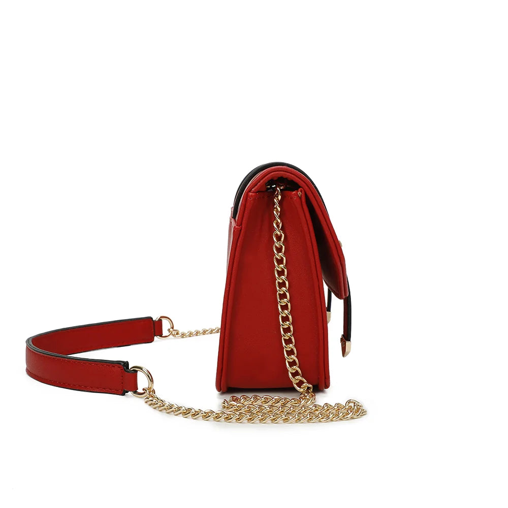 Profil du Chic Intemporel rouge : format compact de 8 cm de profondeur et chaîne dorée – réf. C-0156