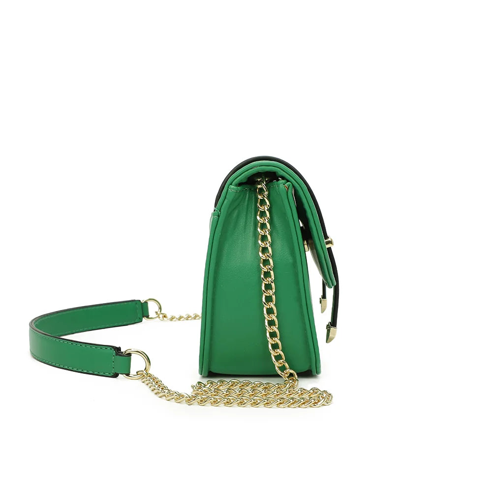 Profil du Chic Intemporel vert : format compact de 8 cm de profondeur et chaîne dorée – réf. C-0156