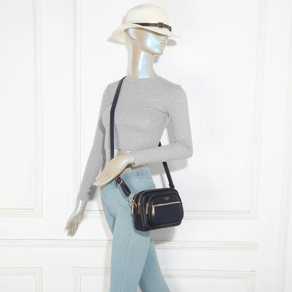Sac bandoulière femme City Move bleu foncé porté en travers du corps, bandoulière réglable – réf. A-9163