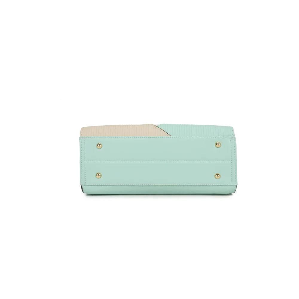Dessous du sac Cléo vert clair, base plate et nette qui garde au sac une silhouette bien structurée – réf. R-1501-4