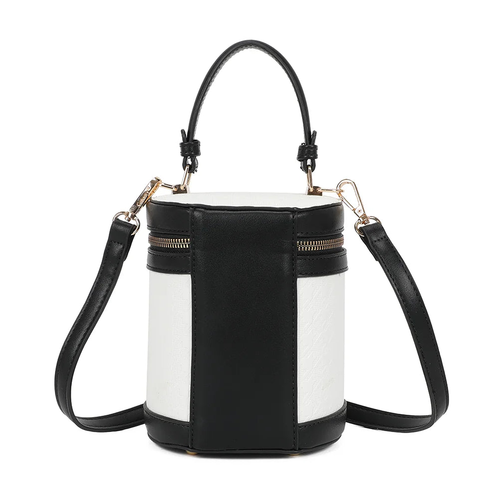 Dos du sac Cylia noir/blanc, surface synthétique embossée d’un motif géométrique discret et bandes lisses – réf. R-1958