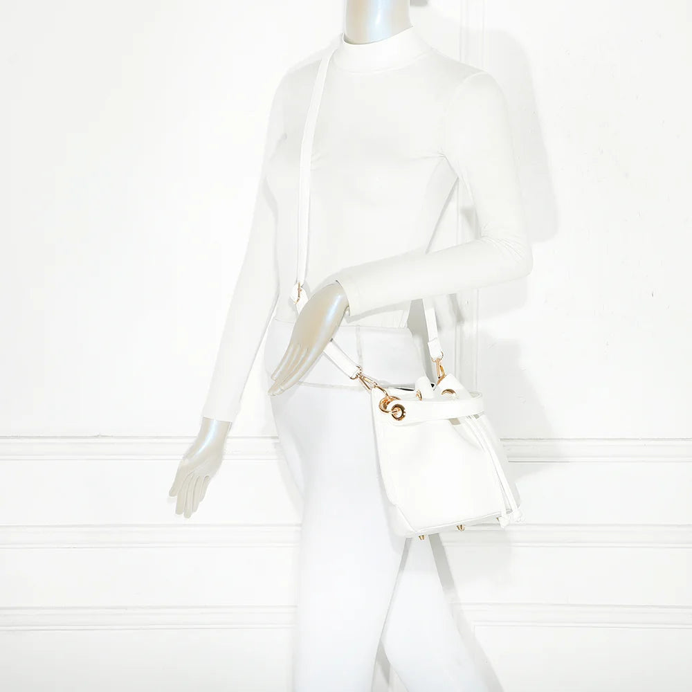 Sac seau femme Éclat de Rêve blanc porté, à la main ou en bandoulière – réf. KJ-62050