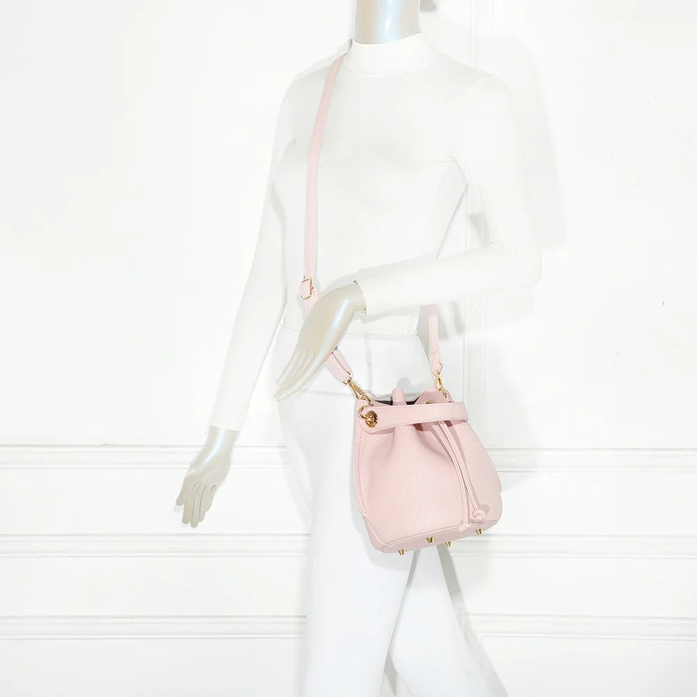 Sac seau femme Éclat de Rêve rose porté, à la main ou en bandoulière – réf. KJ-62050