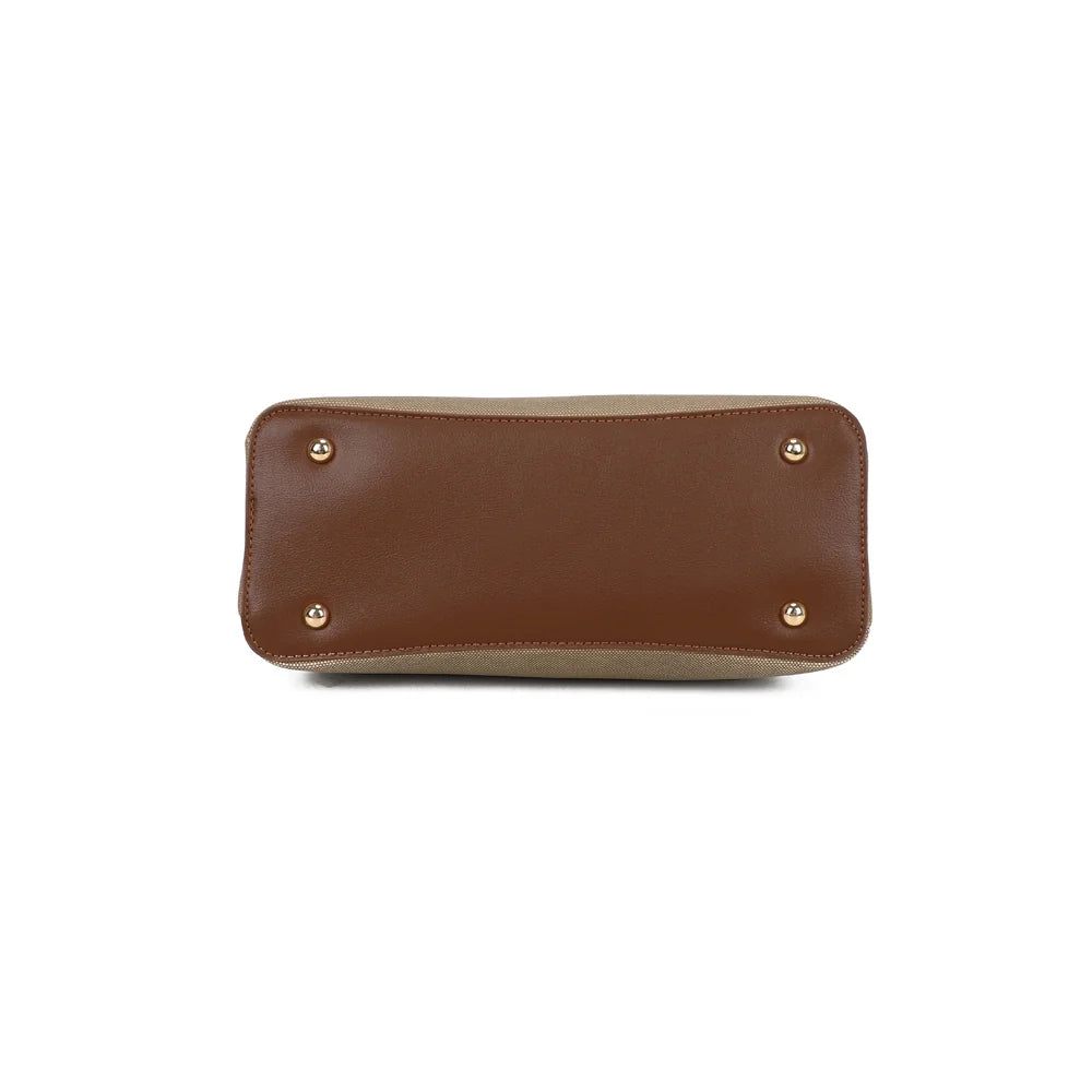 Dessous du sac Éméria marron : base plate qui lui permet de garder sa forme structurée – réf. R-1998-1