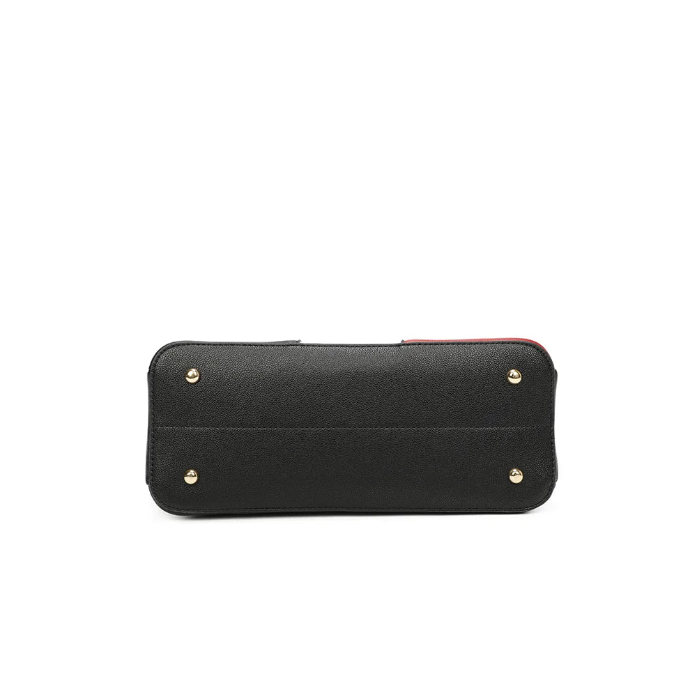 Dessous du Fiora Pop noir/rouge : base à plat de 33 × 13 cm qui garde au sac sa belle tenue – réf. M-9354-3