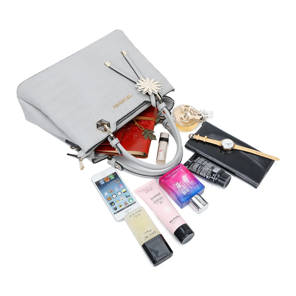 Intérieur du Fiora gris : trois compartiments pour téléphone, portefeuille et maquillage – réf. M-9354