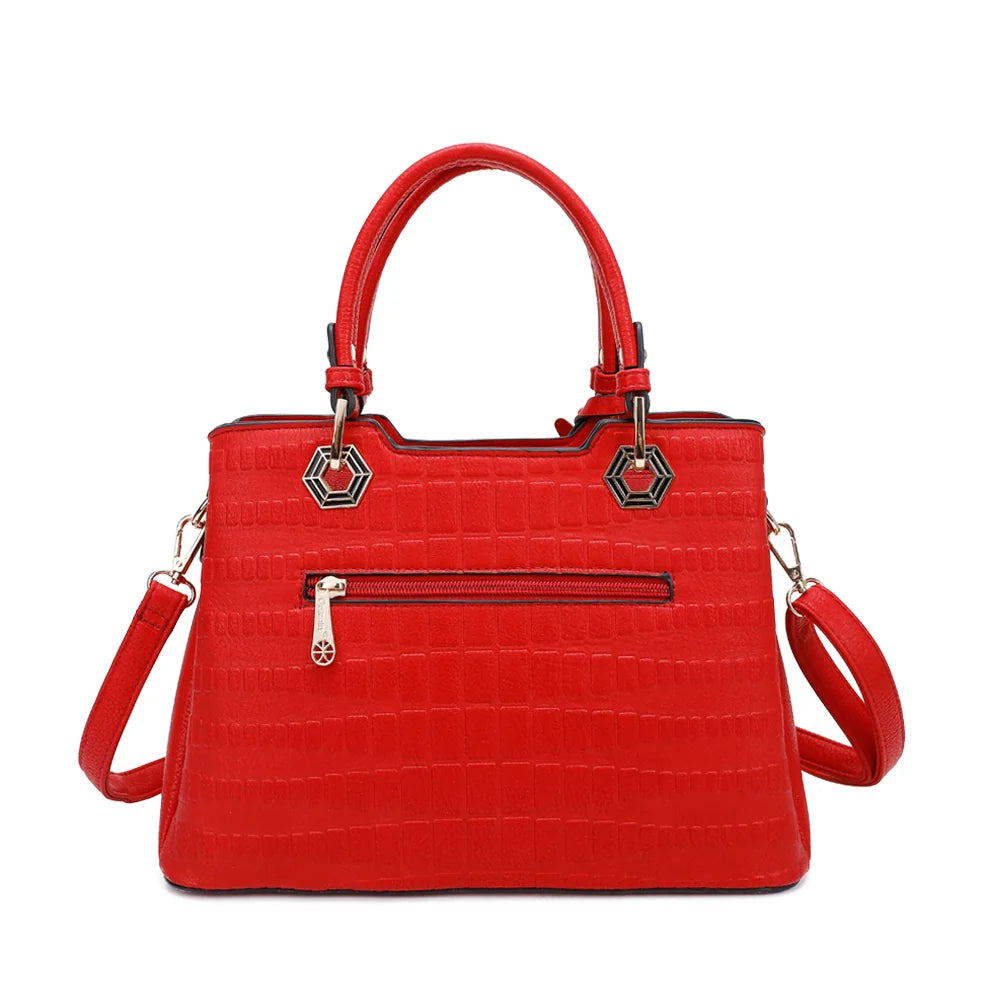 Dos du Fiora rouge, motif embossé façon croco sur toute la surface et anses de 14 cm – réf. M-9354