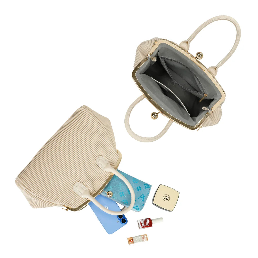 Intérieur du Gabrielle Retro beige : doublure synthétique, poche zippée et poche plate pour les essentiels – réf. R-1691-1