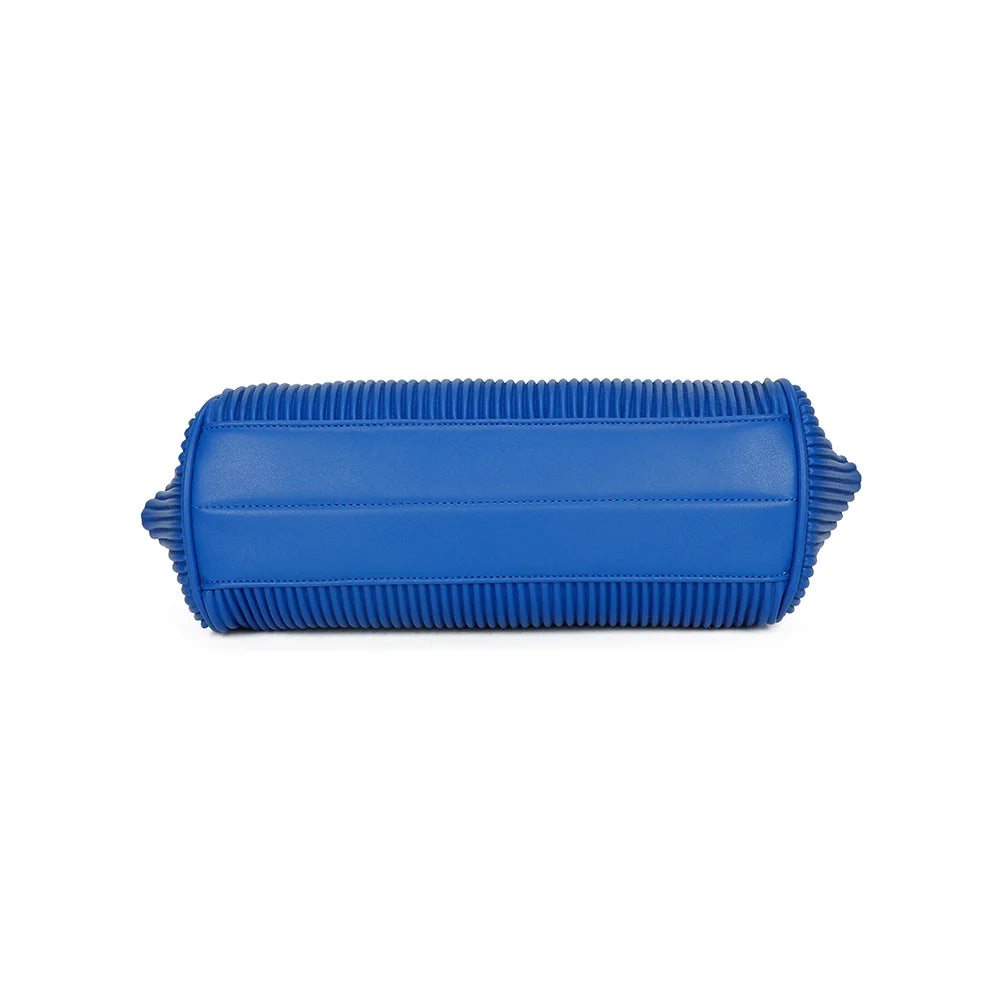 Vue de dessous du Gabrielle Retro bleu, pour découvrir la base de sa silhouette arrondie – réf. R-1691-1