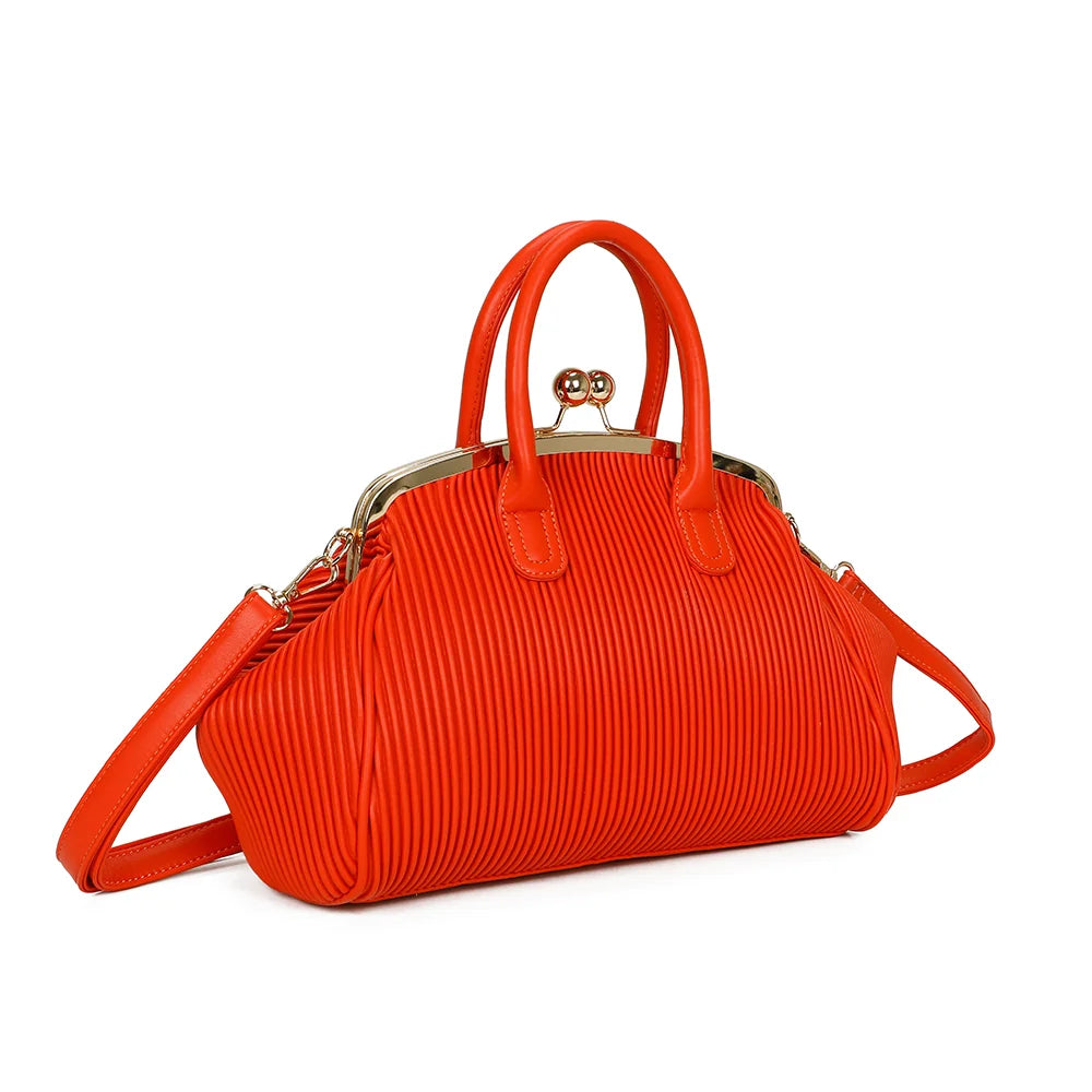 Gabrielle Retro orange de trois quarts : silhouette arrondie, côtés plissés et cadre métallique doré – réf. R-1691-1