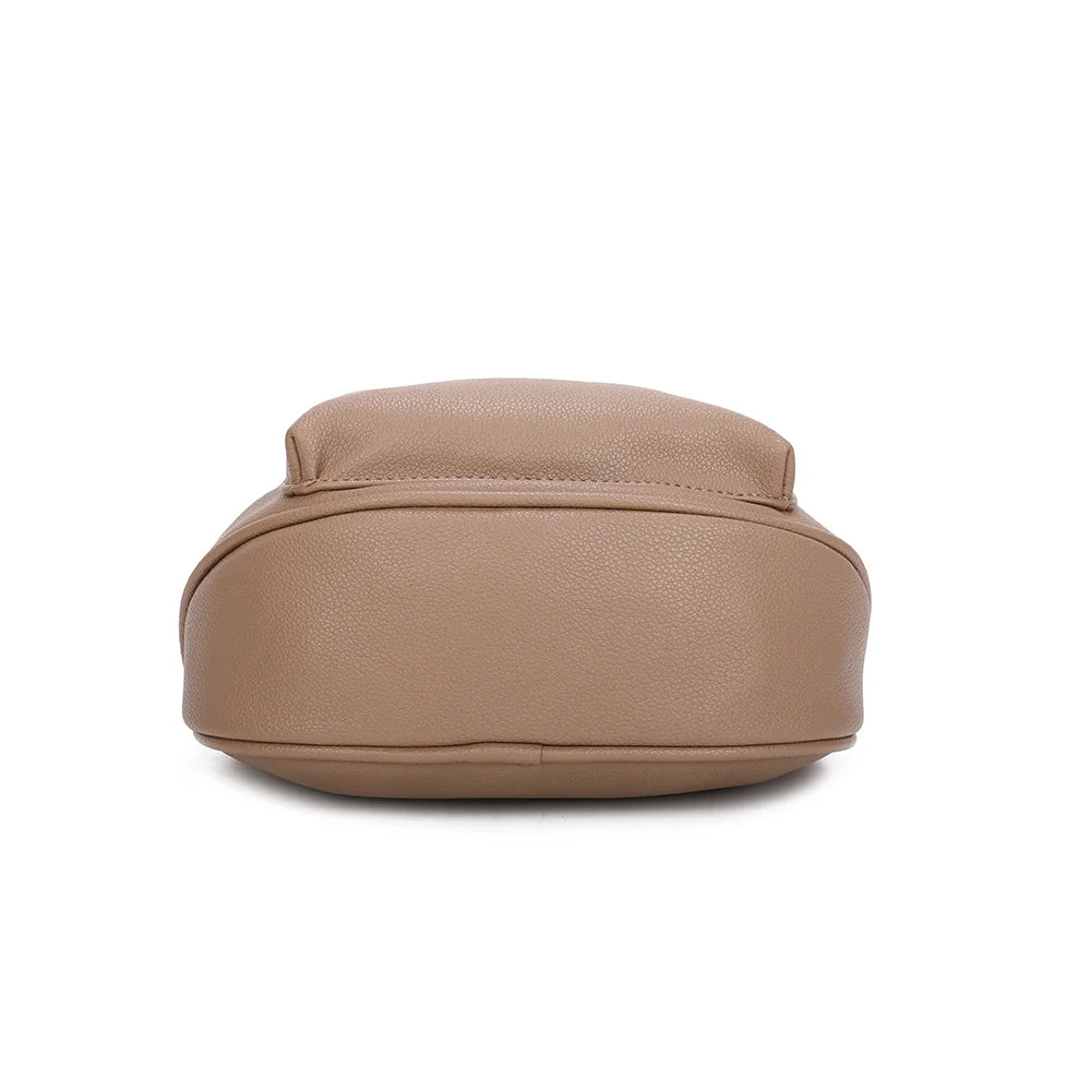 Dessous du Glamour taupe foncé : base arrondie en simili cuir grainé pour une silhouette douce – réf. Z-83047