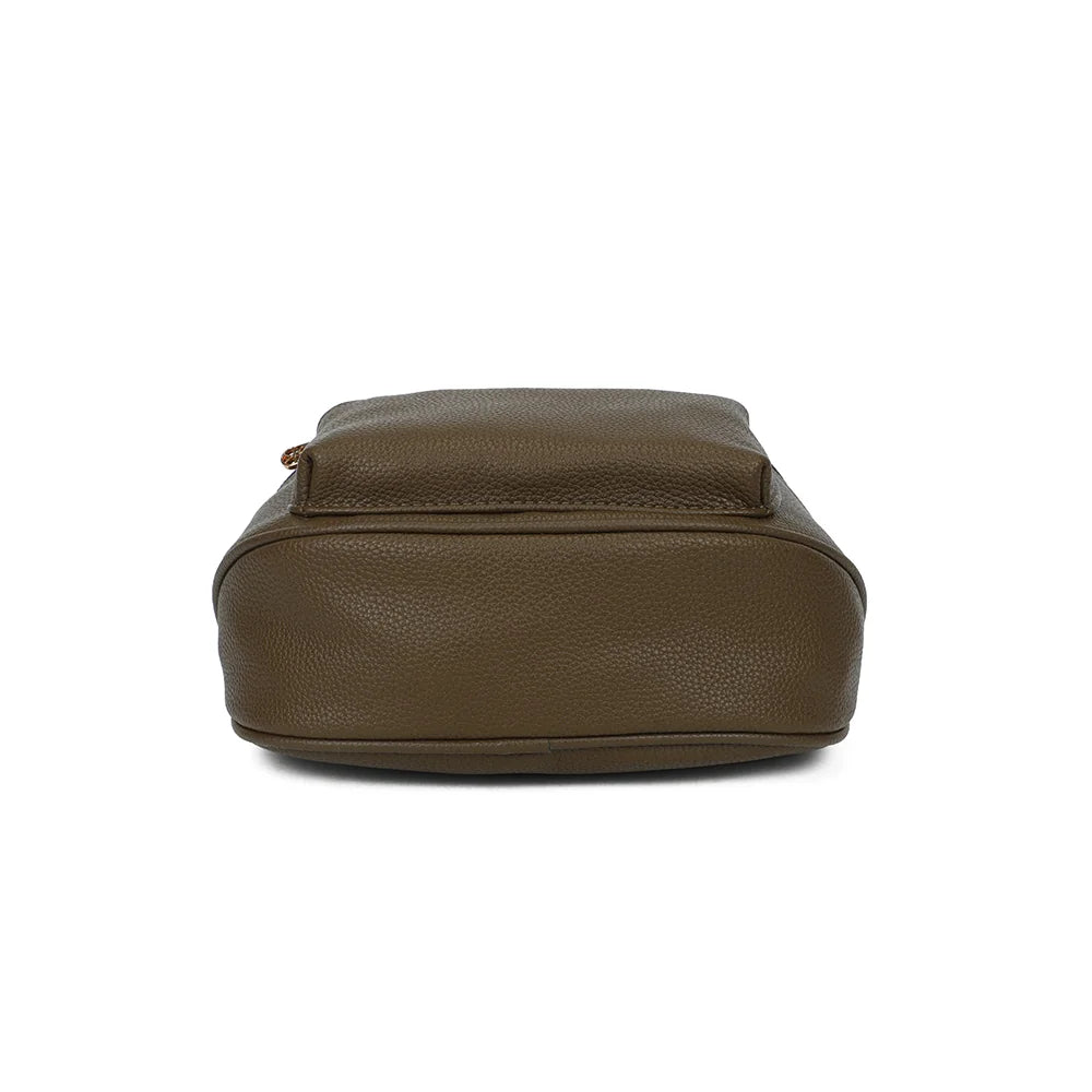 Dessous du Glamour vert foncé : base arrondie en simili cuir grainé pour une silhouette douce – réf. Z-83047