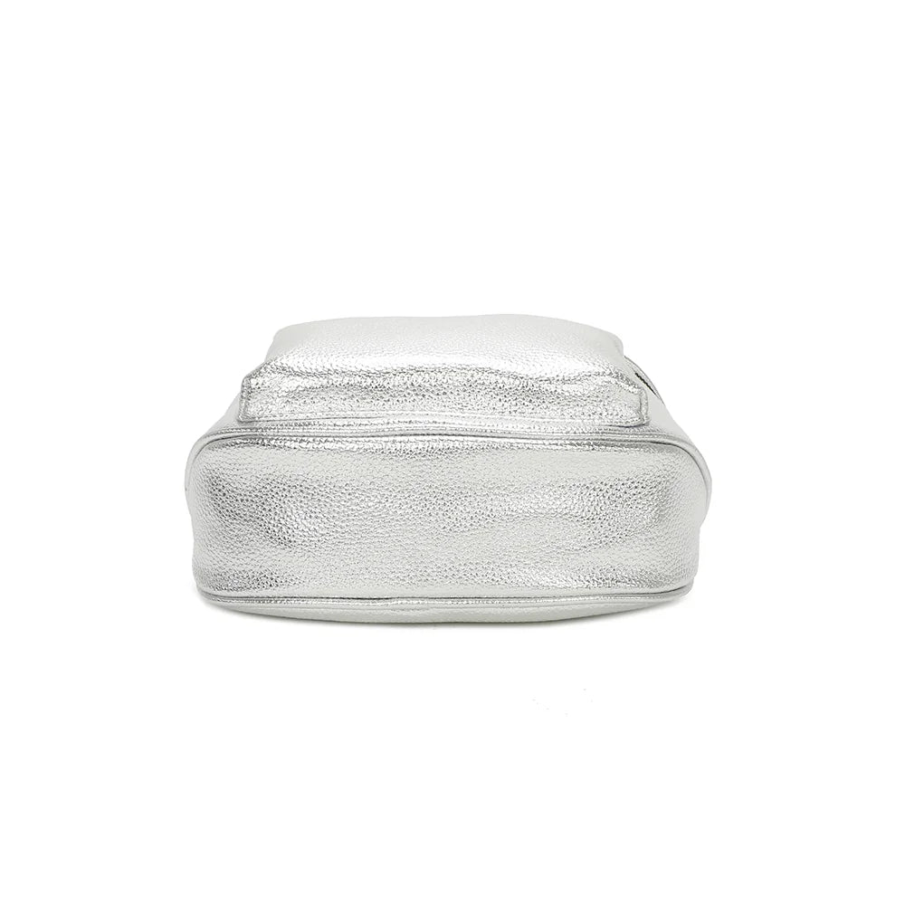 Dessous du Glamour Shiny argent : base arrondie en simili cuir grainé brillant, finition soignée – réf. Z-83047-1