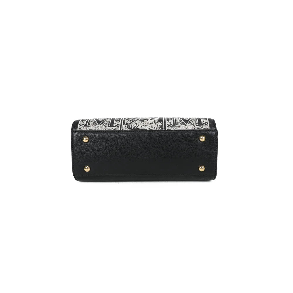 Dessous du sac Isalda noir, posé sur de petits pieds métalliques dorés – réf. DQ-9443-8