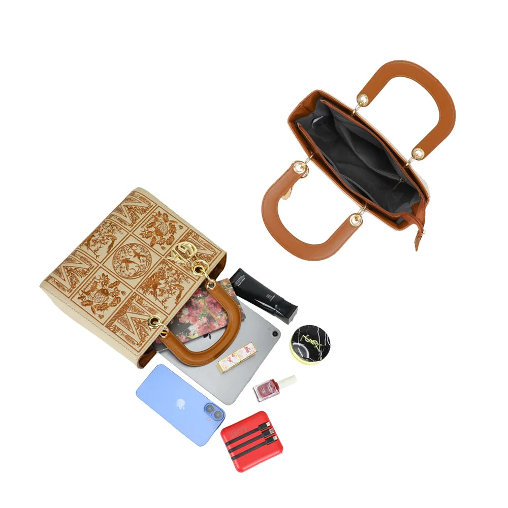 Intérieur zippé du sac Isalda taupe, pensé pour garder téléphone et essentiels bien rangés – réf. DQ-9443-8