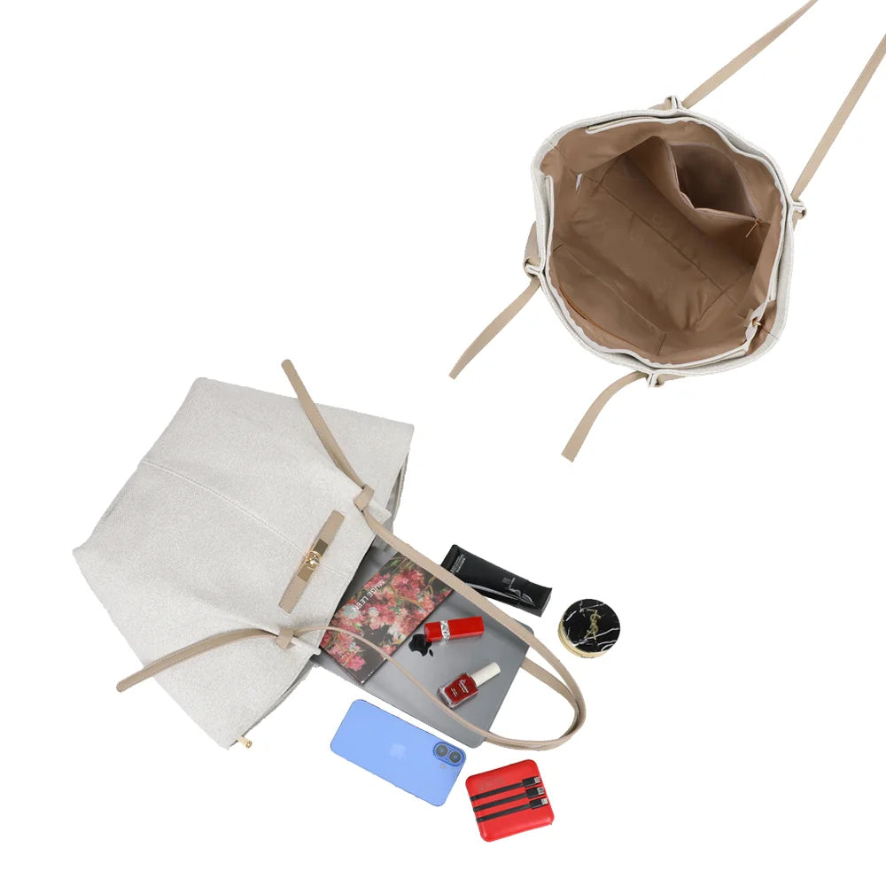 Intérieur du cabas Ivory beige/taupe : grand compartiment, poches plaquées et poche zippée – réf. KJ-62083-1