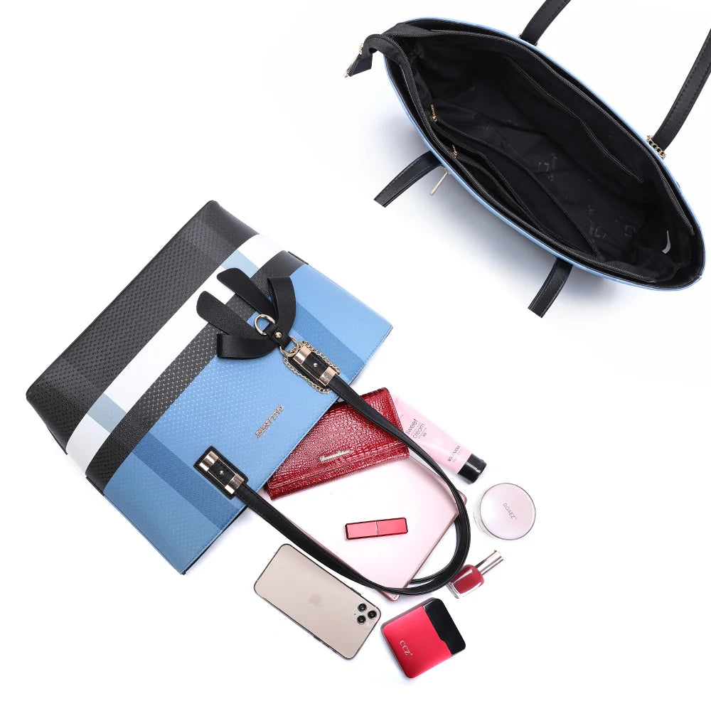 Intérieur du Jolie bleu : grand compartiment doublé, poche zippée et poches plaquées – réf. M-7422