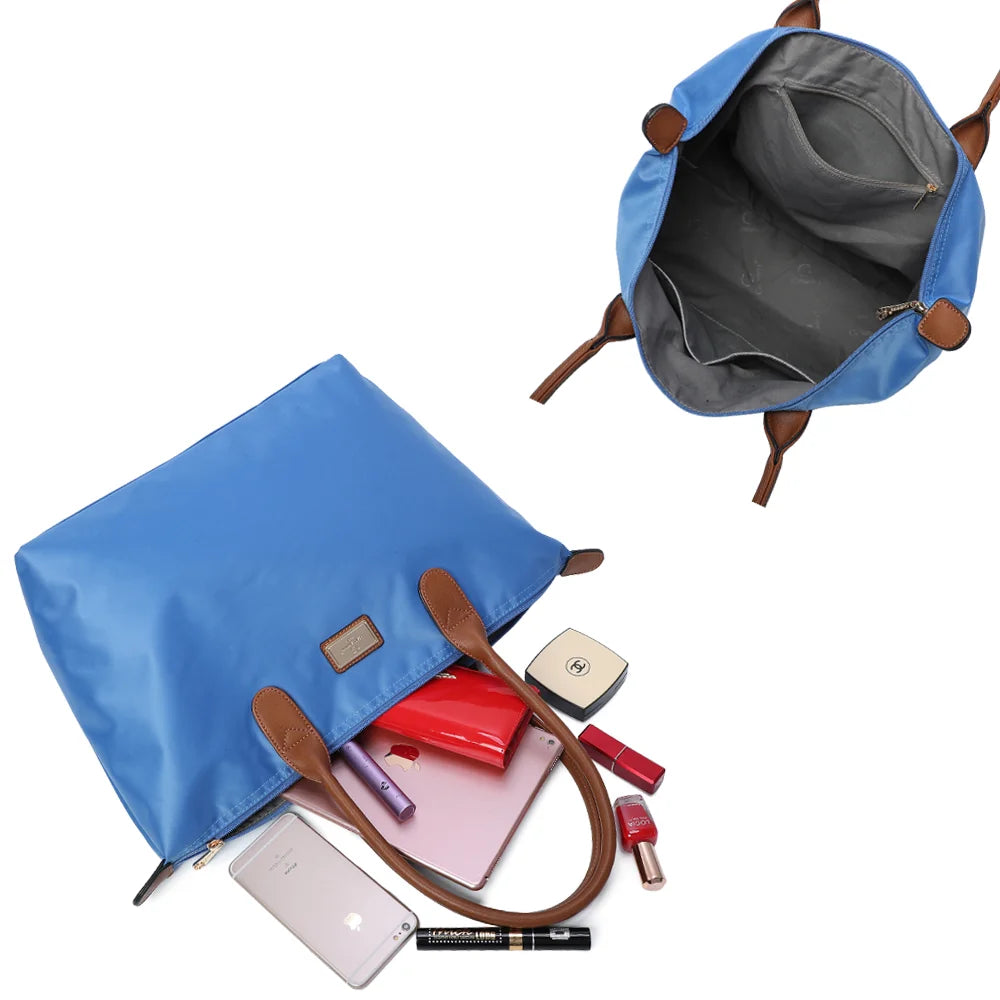 Intérieur de La Balade (Large) bleu : poche zippée et poches plaquées sous la fermeture éclair – réf. Z-02