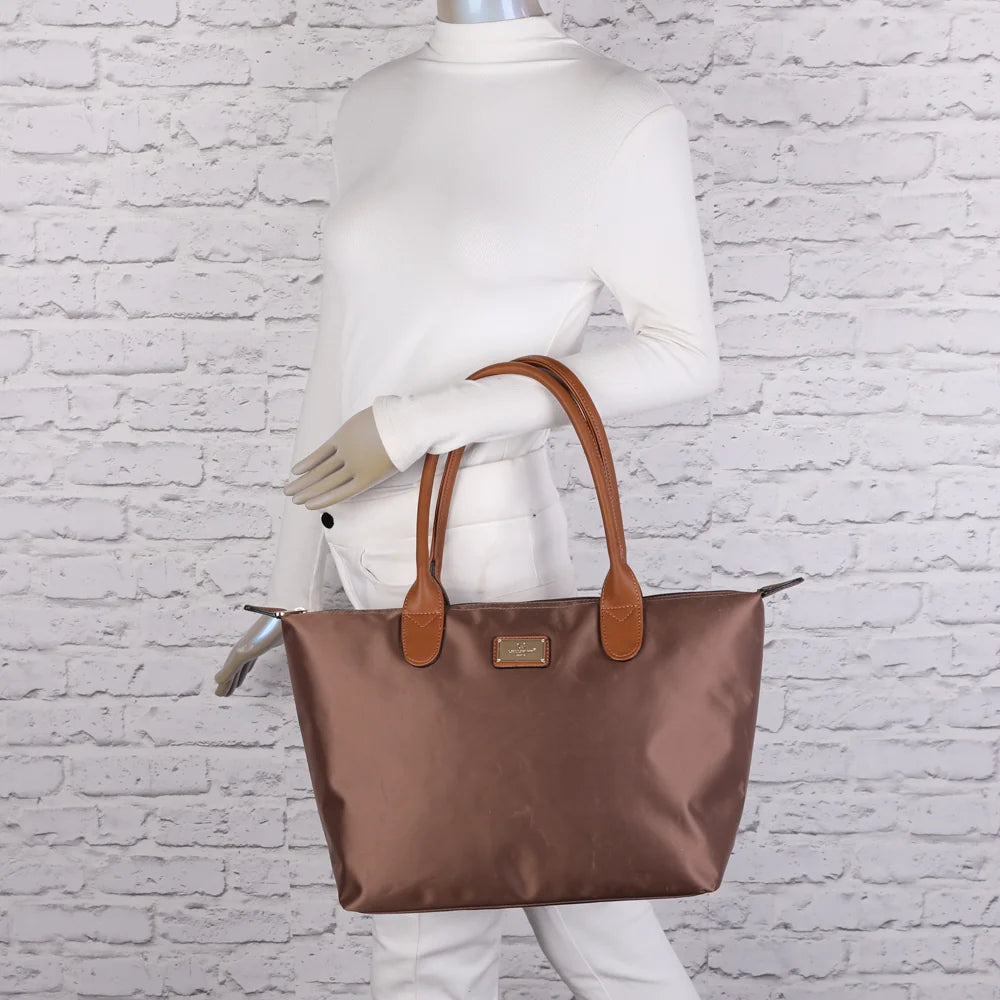 Sac cabas femme La Balade (Large) taupe foncé porté à l’épaule grâce à ses anses de 24 cm – réf. Z-02