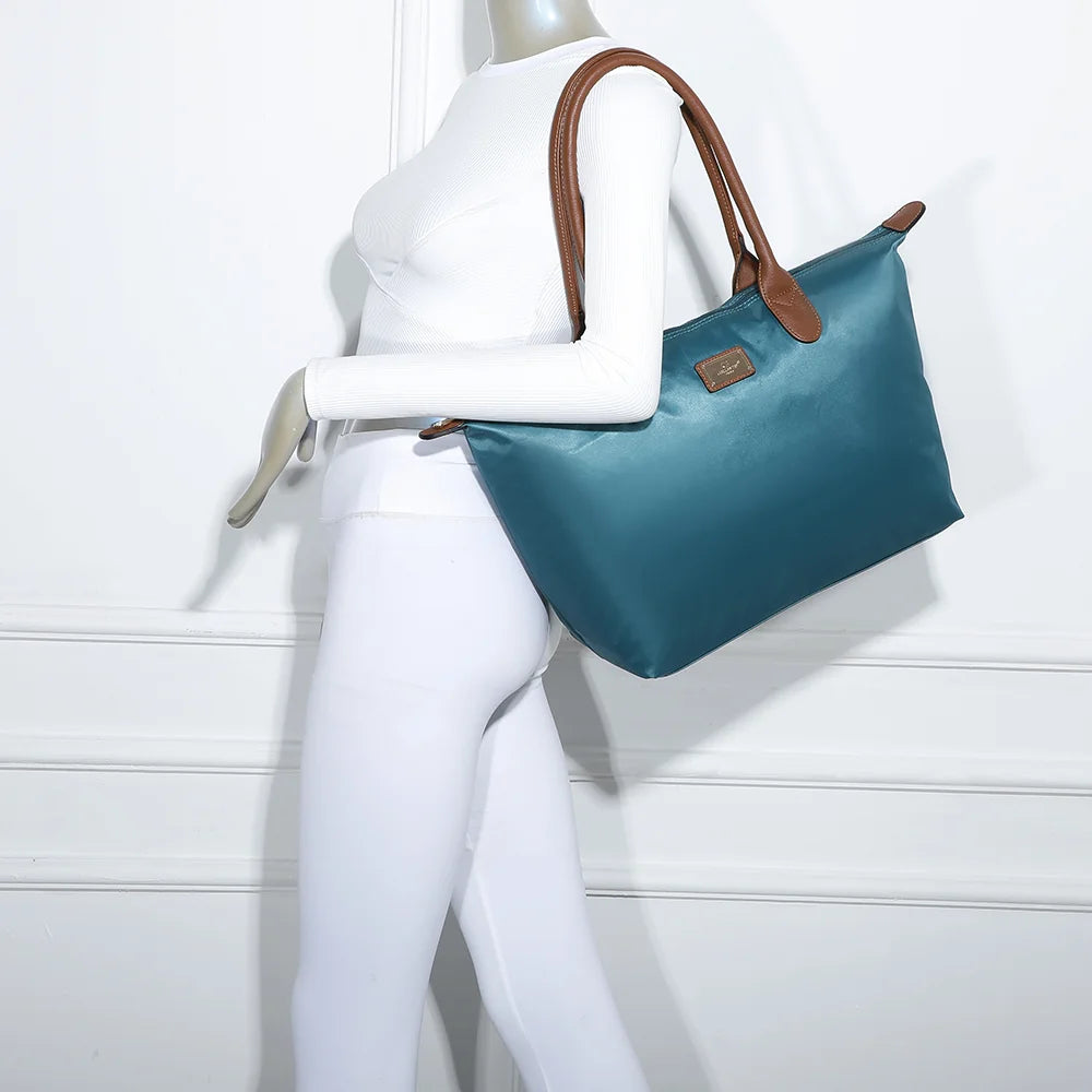 Sac cabas femme La Balade (Large) vert foncé porté à l’épaule grâce à ses anses de 24 cm – réf. Z-02