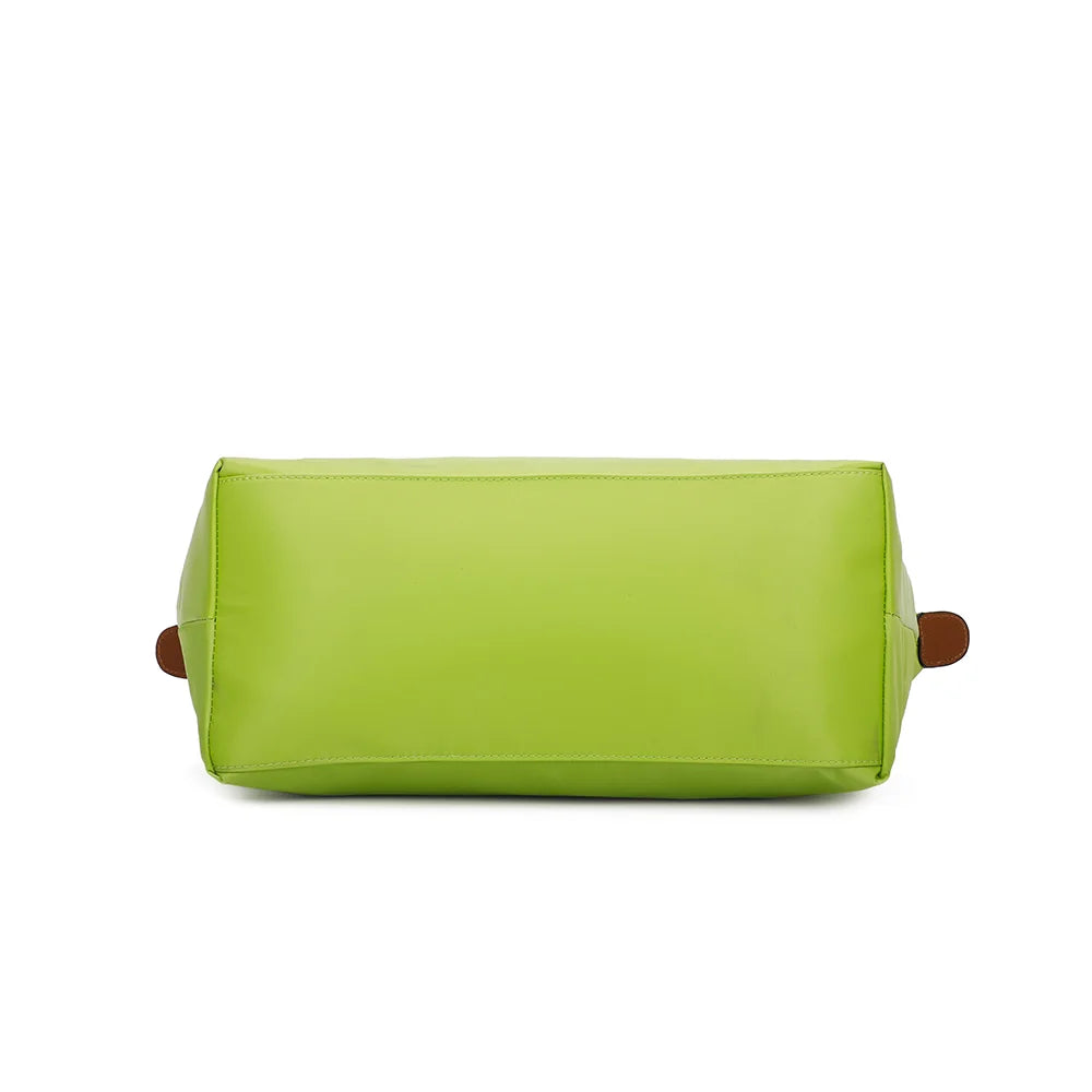 Dessous de La Balade (Large) vert pomme, une base large en nylon pour un cabas qui tient bien – réf. Z-02