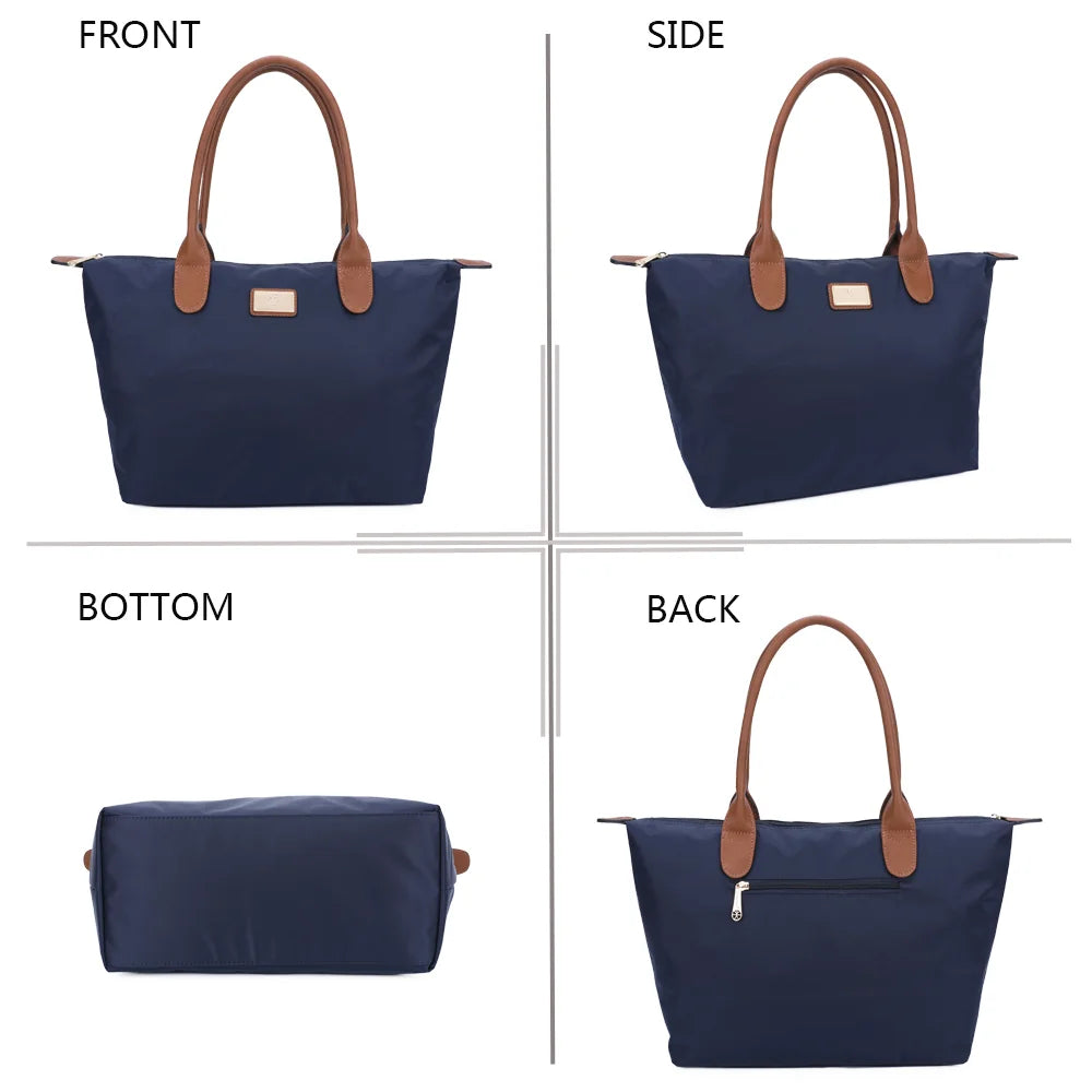 La Balade Medium bleu marine sous quatre angles : face, profil, dessous et dos du sac en nylon – réf. Z-03