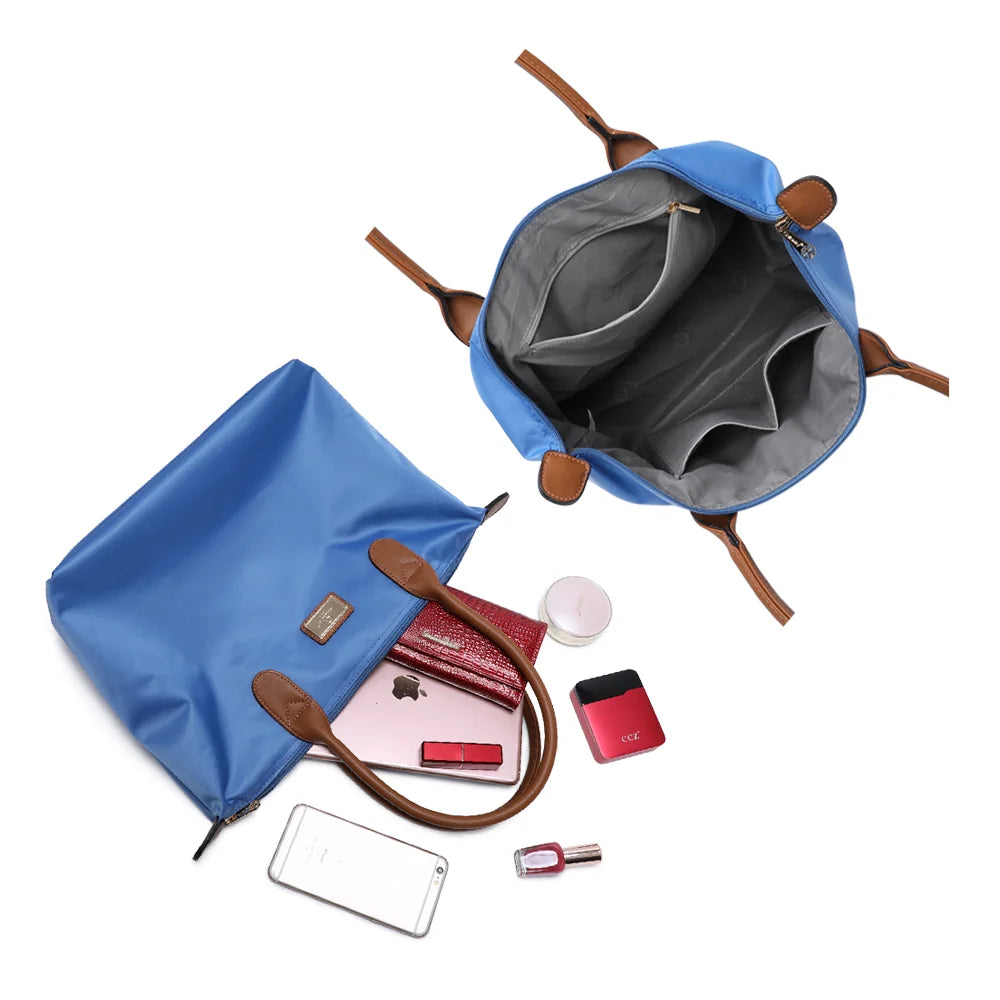 Intérieur de La Balade Medium bleu royal : une poche zippée et des poches plaquées pour les petits essentiels – réf. Z-03