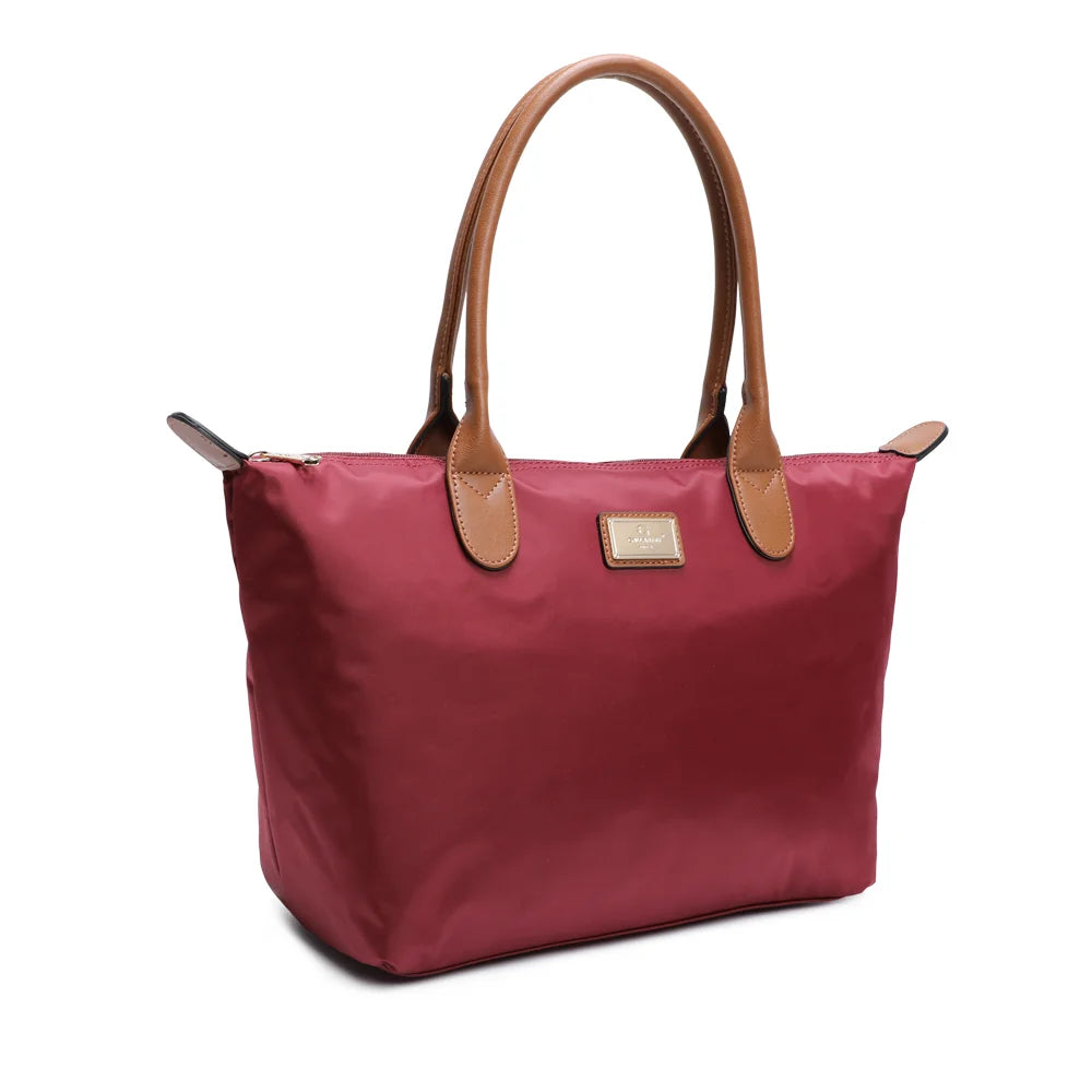 La Balade Medium bordeaux vue de trois quarts : silhouette évasée et pattes marron aux extrémités du zip – réf. Z-03