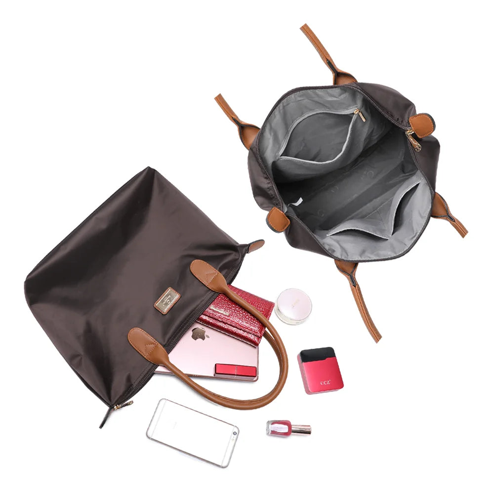Intérieur de La Balade Medium café : une poche zippée et des poches plaquées pour les petits essentiels – réf. Z-03