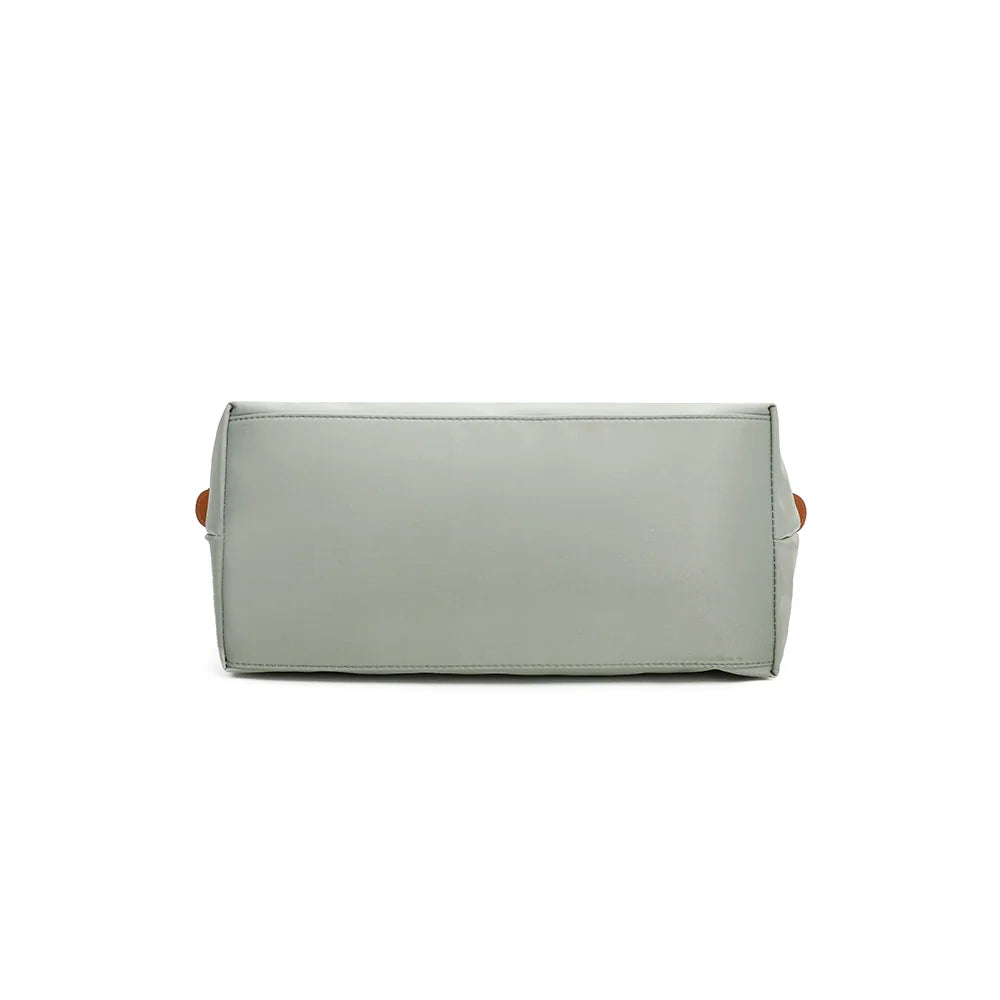 Dessous de La Balade Medium gris claire, vue de la base en nylon et des coutures du sac cabas – réf. Z-03