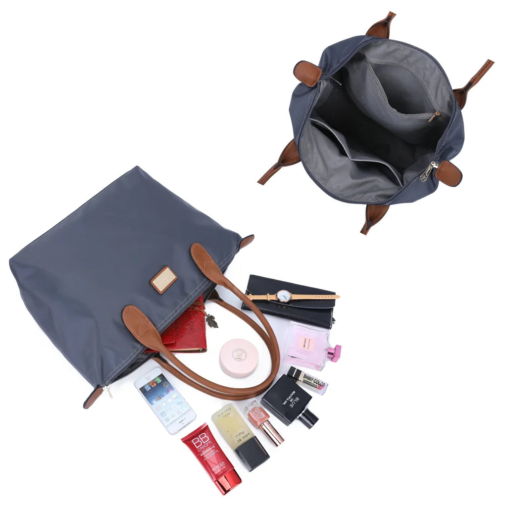 Intérieur de La Balade Medium gris foncé : une poche zippée et des poches plaquées pour les petits essentiels – réf. Z-03