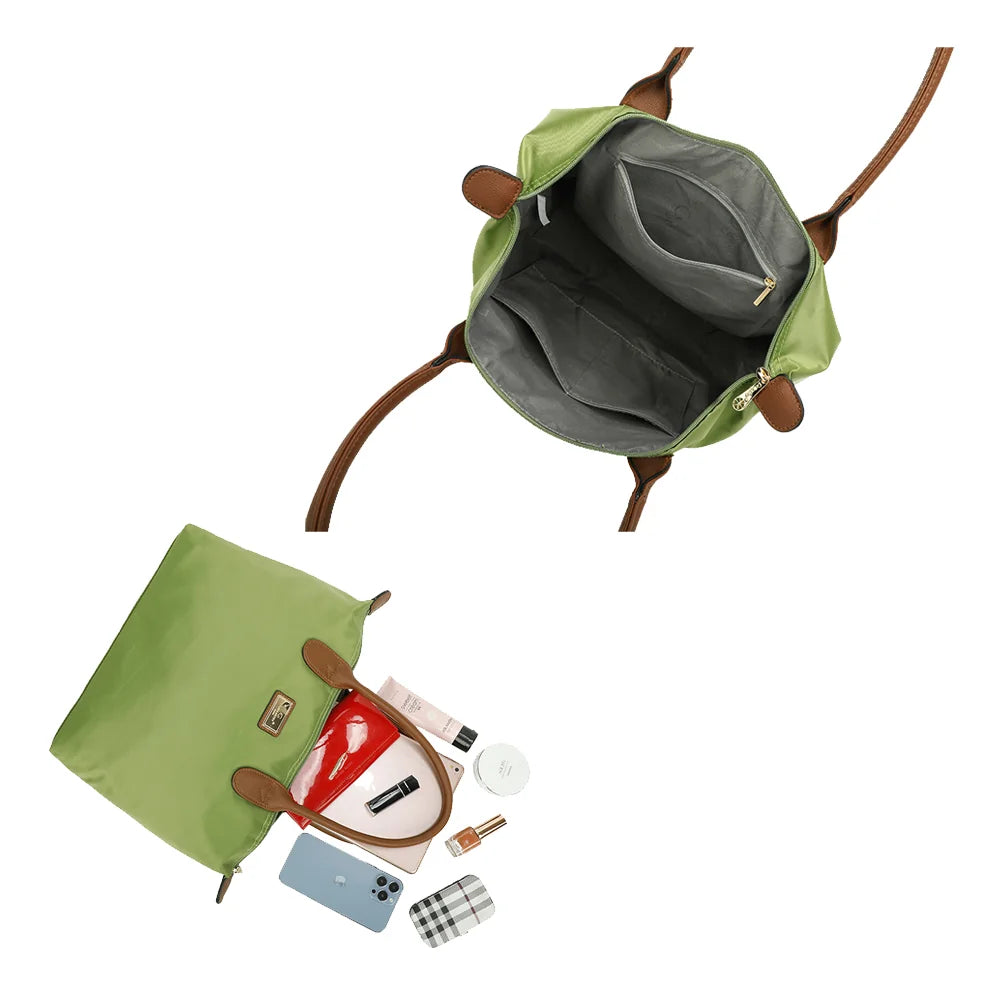 Intérieur de La Balade Medium vert gazon : une poche zippée et des poches plaquées pour les petits essentiels – réf. Z-03
