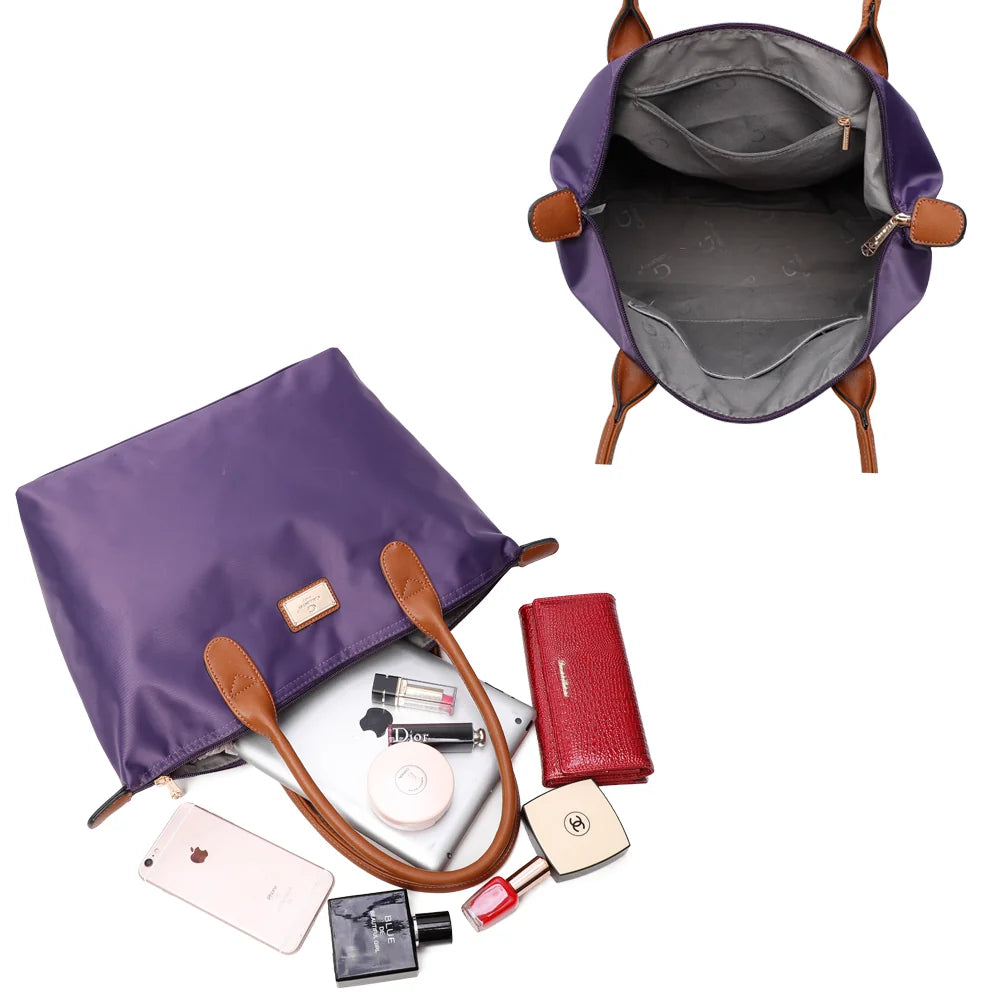 Intérieur de La Balade Medium violet : une poche zippée et des poches plaquées pour les petits essentiels – réf. Z-03